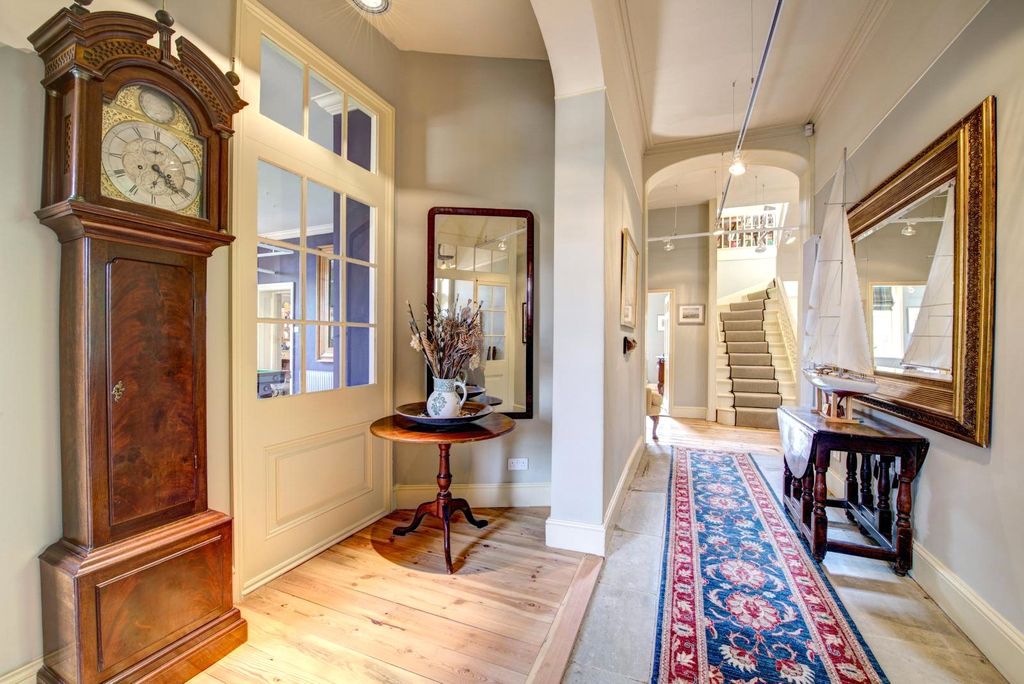 Property photo 2 of 35 Entrance