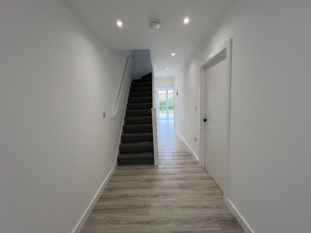 Property photo 2 of 14 Photo 5