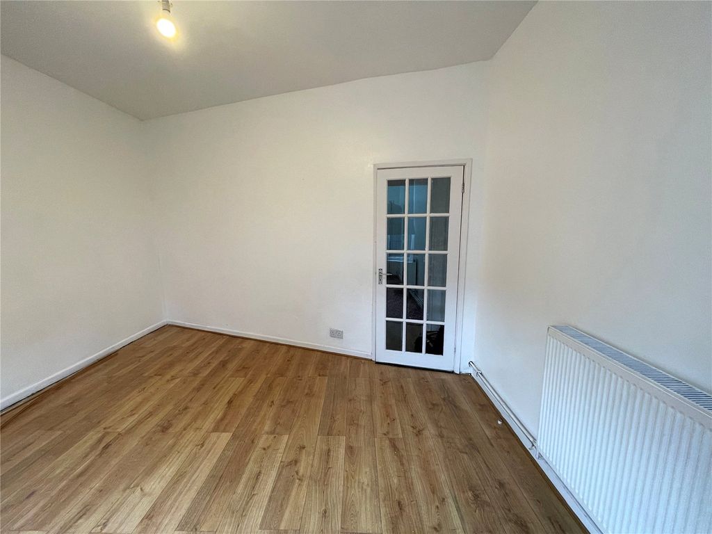 Property photo 2 of 17 Picture No. 03