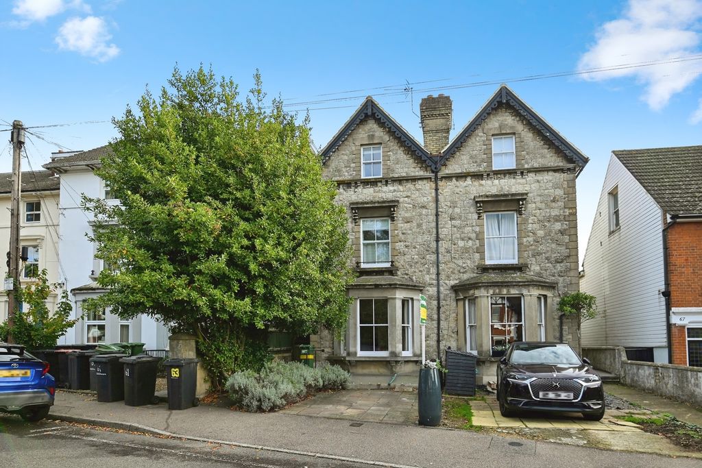 Property photo 2 of 17 Photo