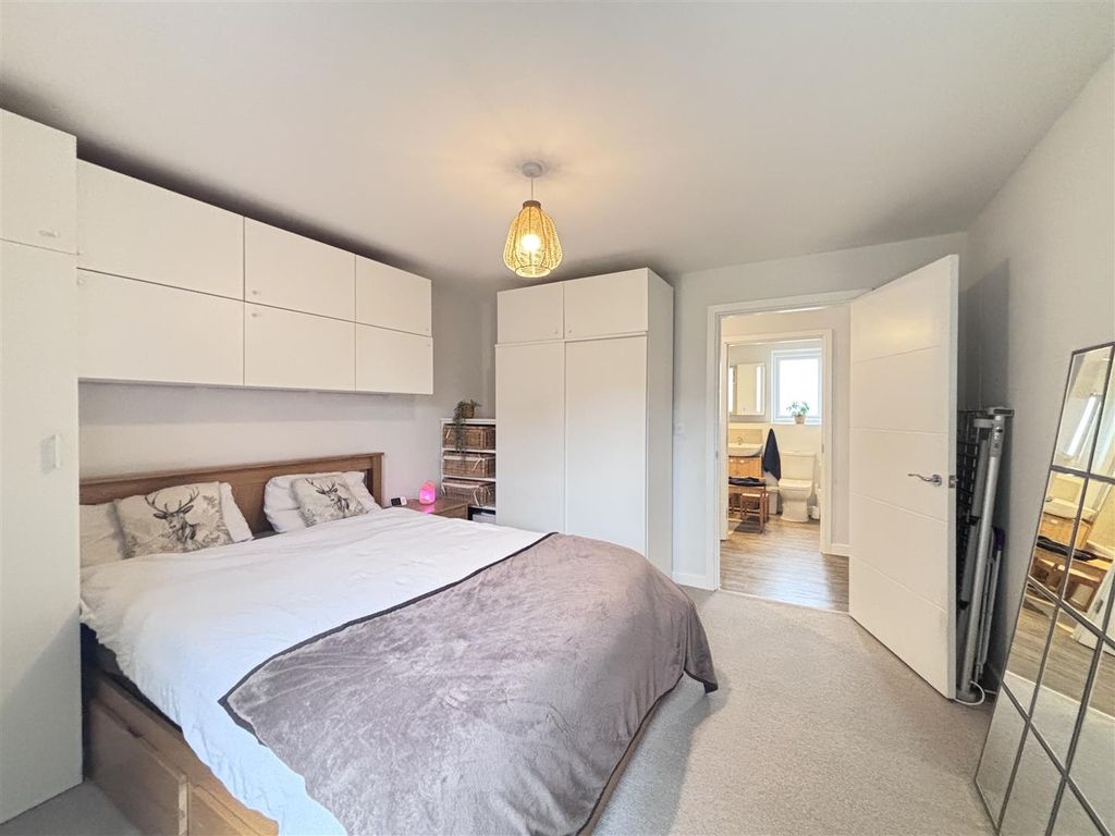 Property photo 3 of 11 Bedroom2.Jpg
