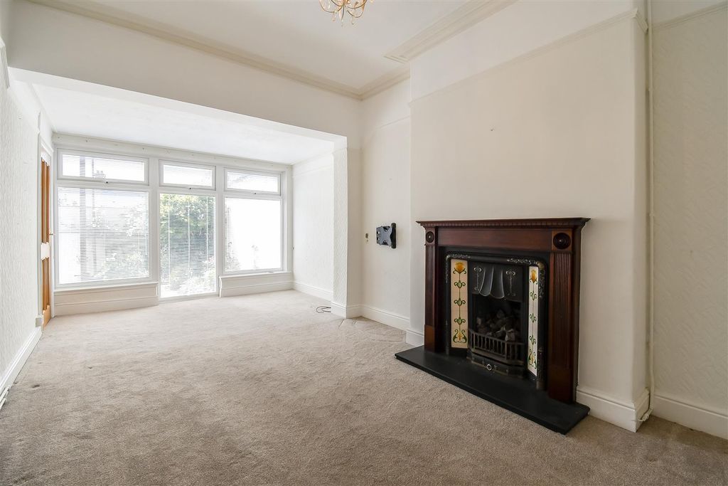 Property photo 3 of 32 Sitting Room
