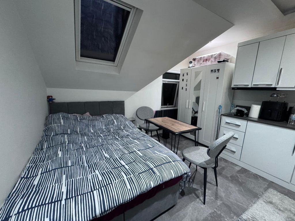 Property photo 2 of 6 Photo 3