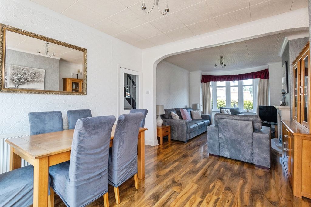 Property photo 3 of 17 Photo