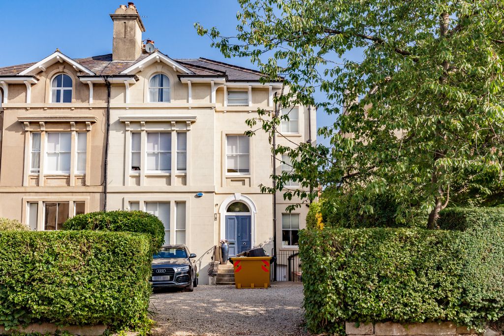 Property photo 1 of 9 Photo 01