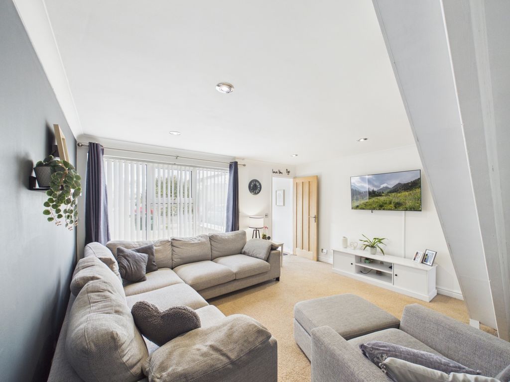 Property photo 3 of 9 Lounge