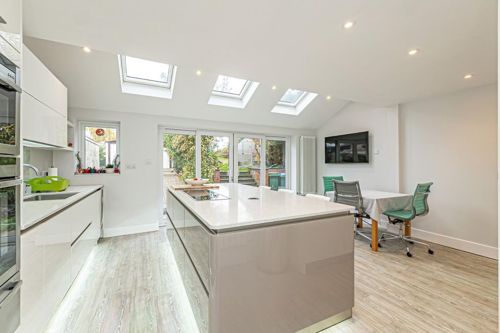 Property photo 2 of 16