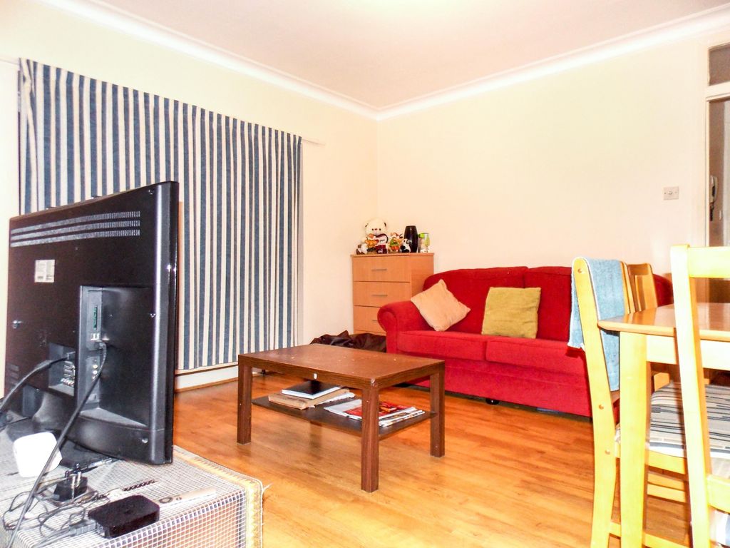 Property photo 3 of 8 Gallery