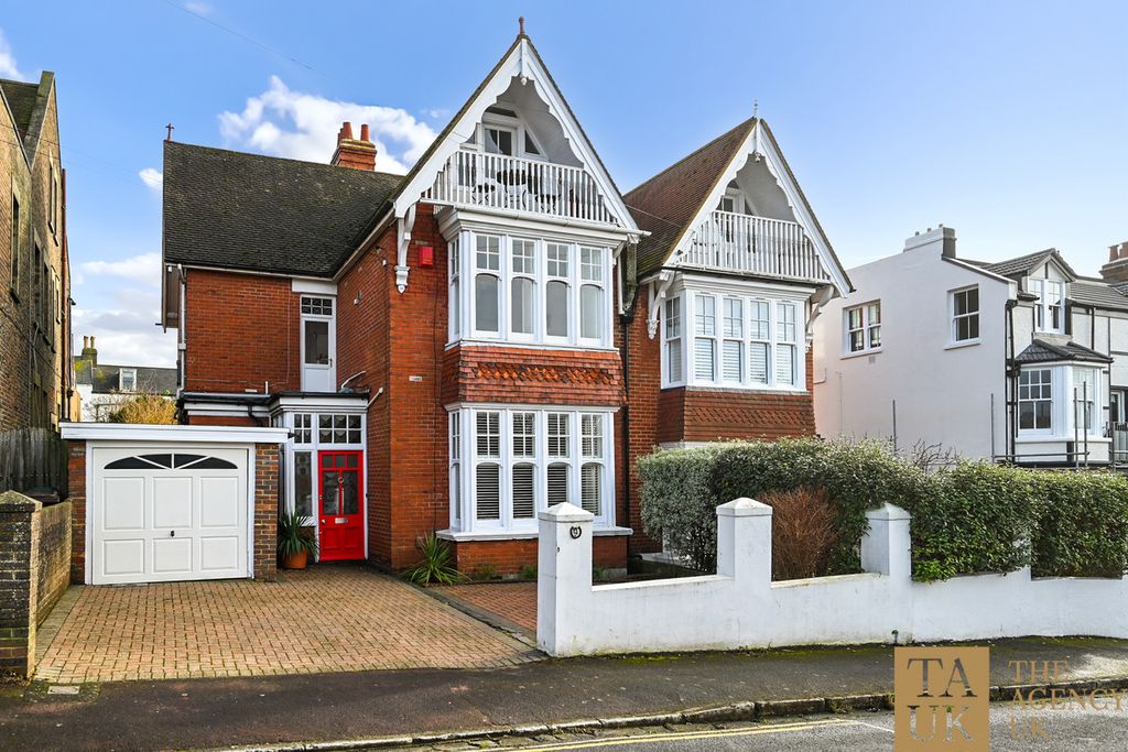 Property photo 3 of 34