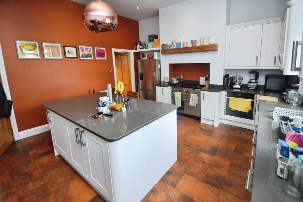 Property photo 2 of 15 9d3d675B-Kitchen