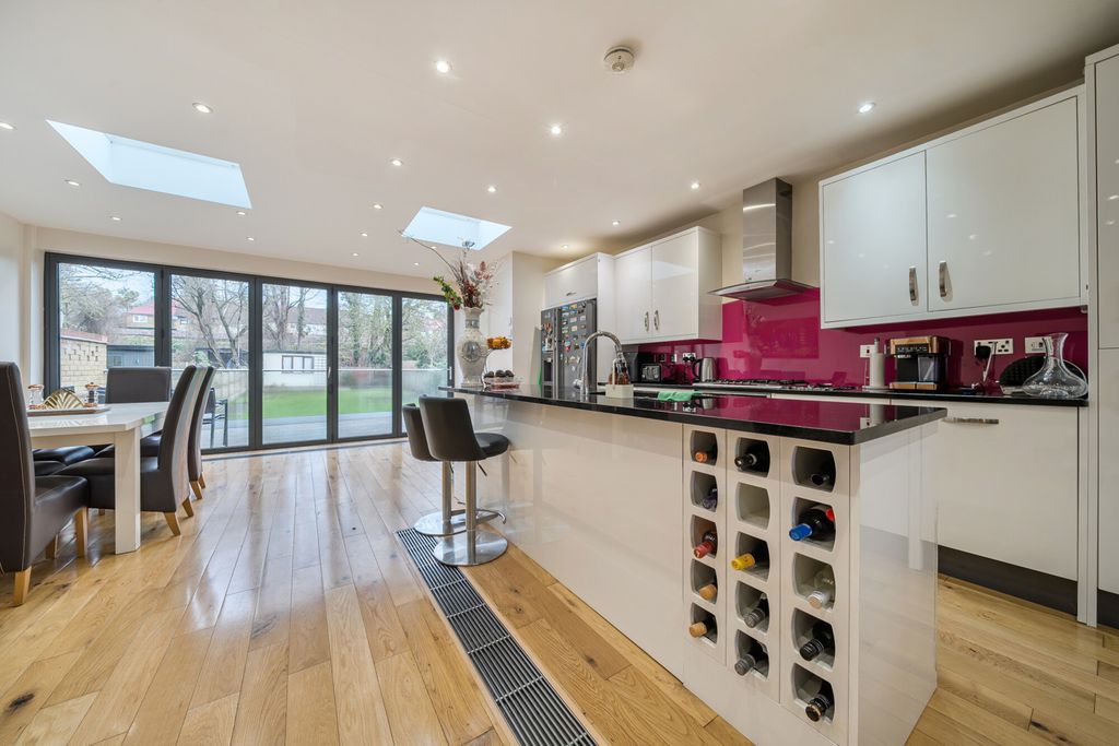 Property photo 3 of 23 Kitchen