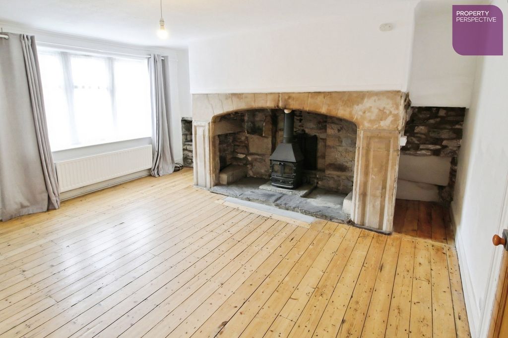 Property photo 2 of 8 Lounge