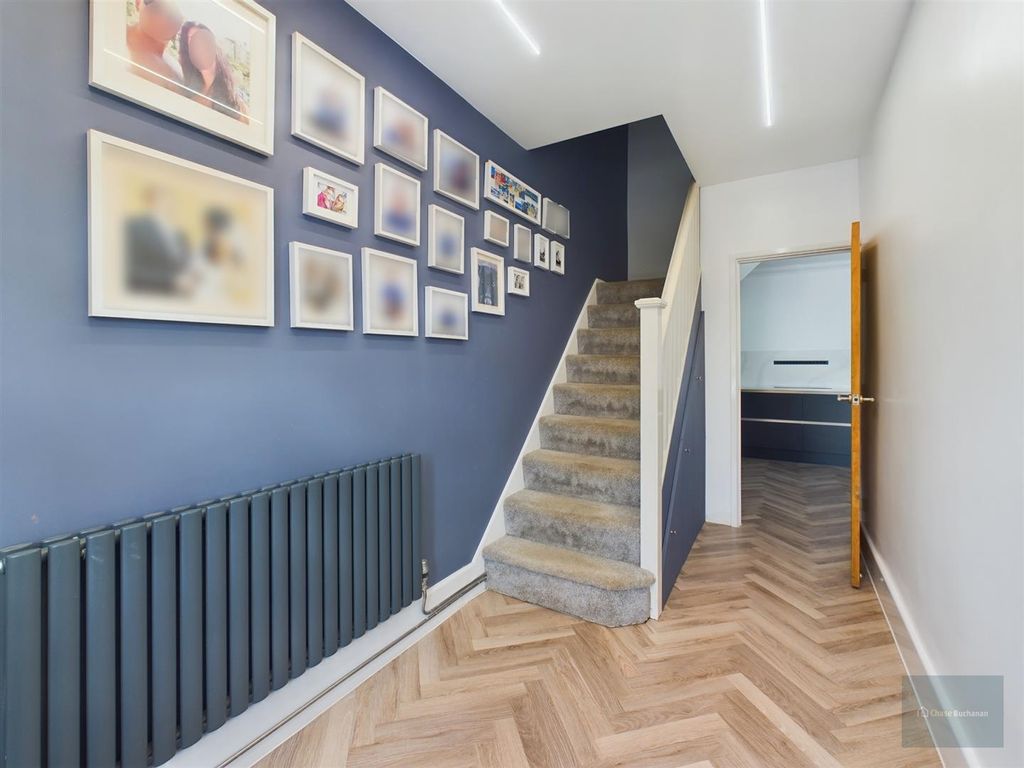 Property photo 3 of 16 Cam02549G0-Pr0169-St