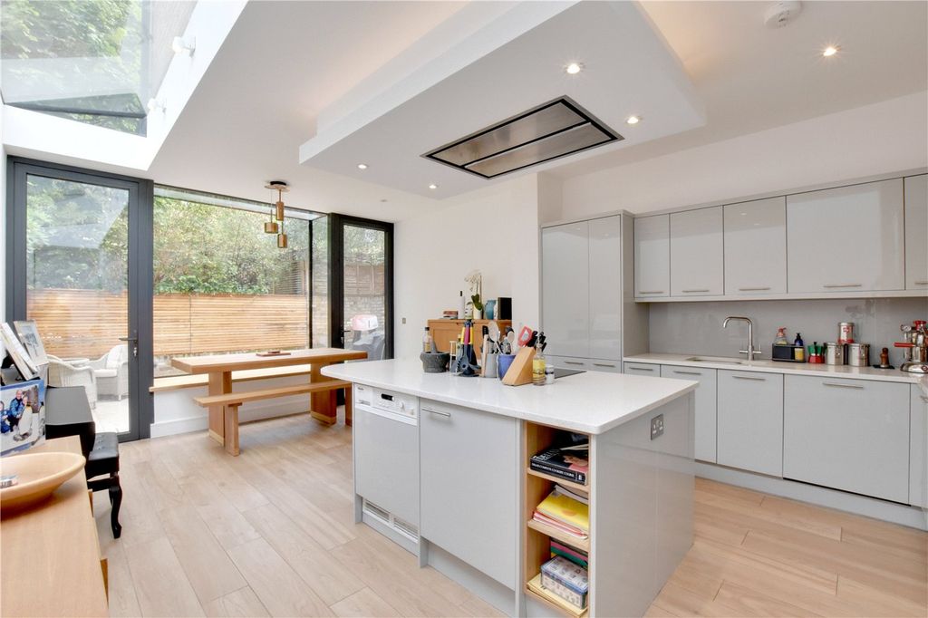 Property photo 2 of 19 Picture No. 36