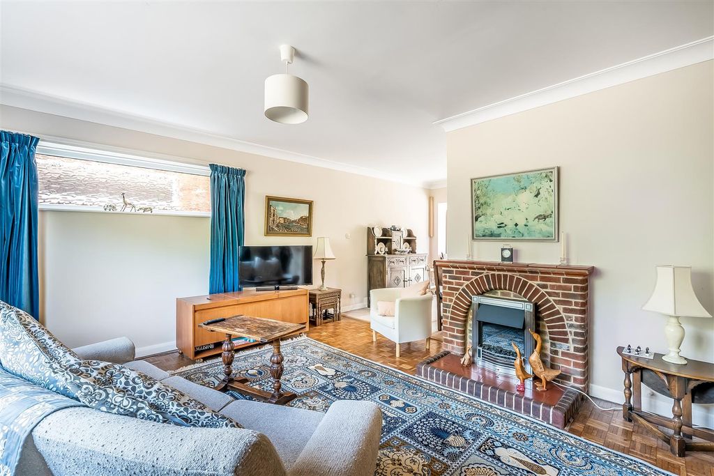 Property photo 3 of 22 60-Stoneleigh-Road-15.Jpg