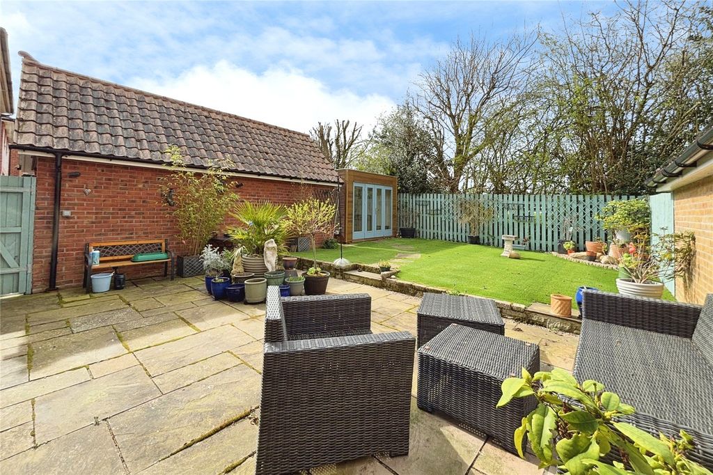 Property photo 2 of 26 Picture No. 23