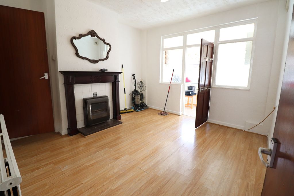 Property photo 3 of 9 Img_3336