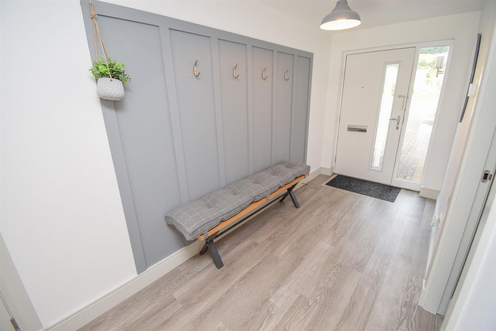 Property photo 3 of 34 Entrance Hall.Jpg