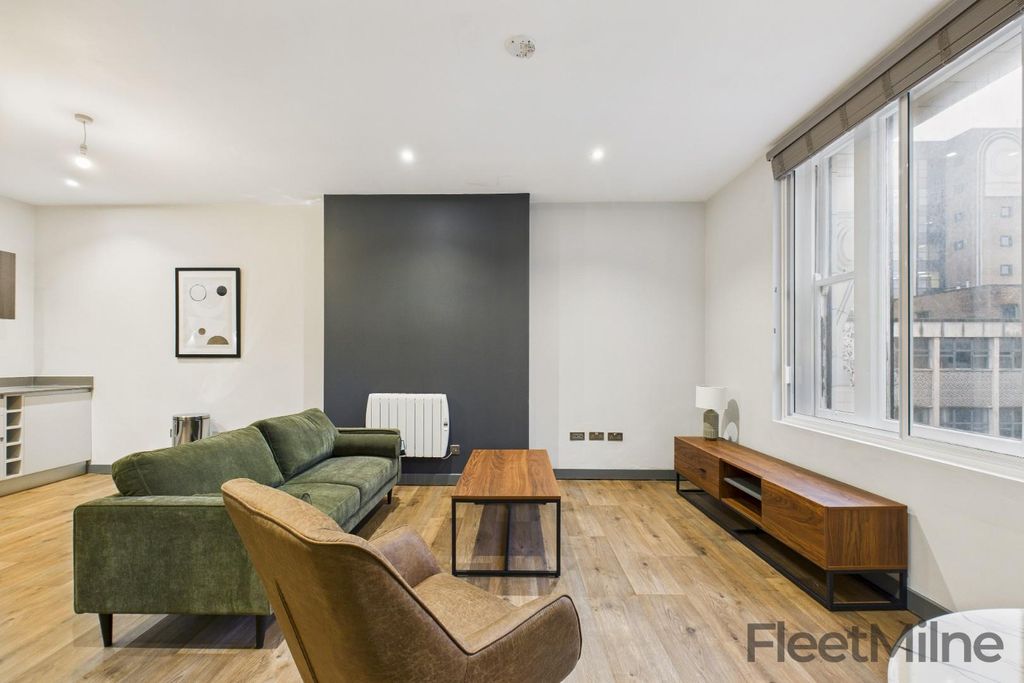 Property photo 1 of 10 Living/Dining Room