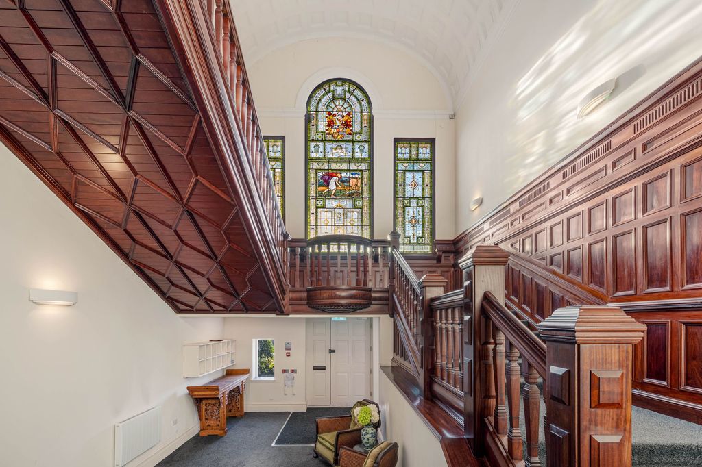 Property photo 2 of 28