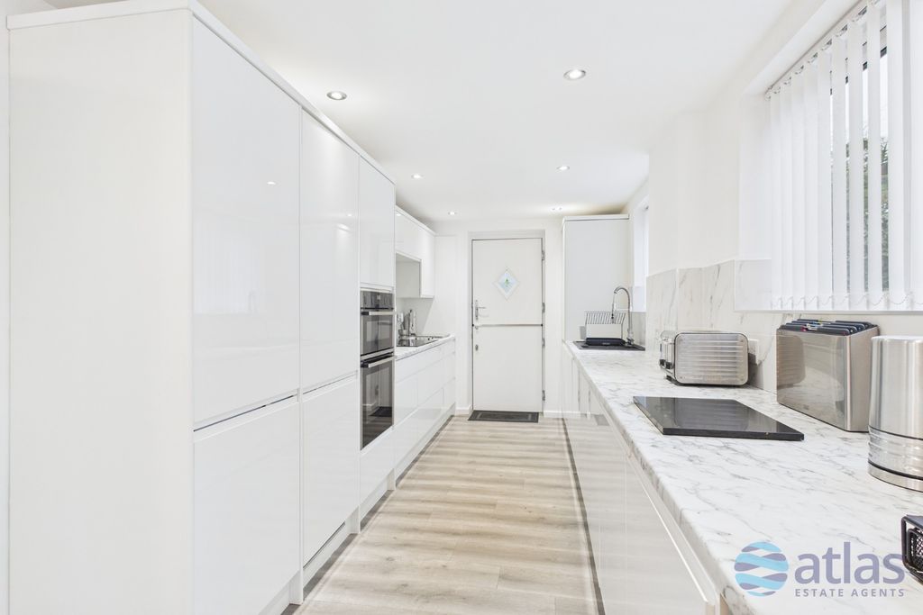 Property photo 2 of 22 Kitchen