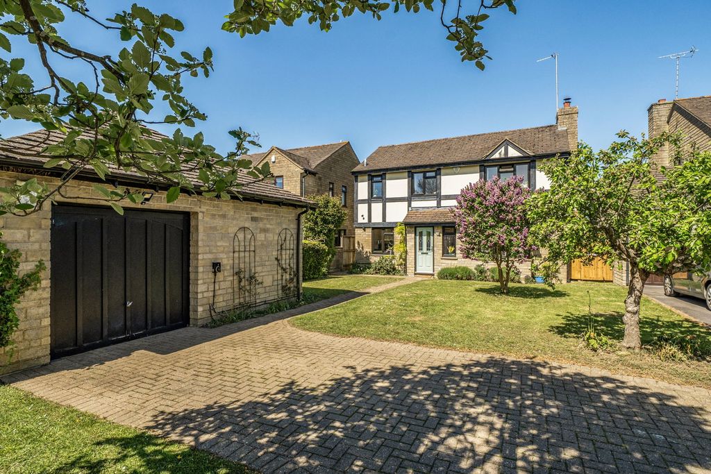 Property photo 1 of 18