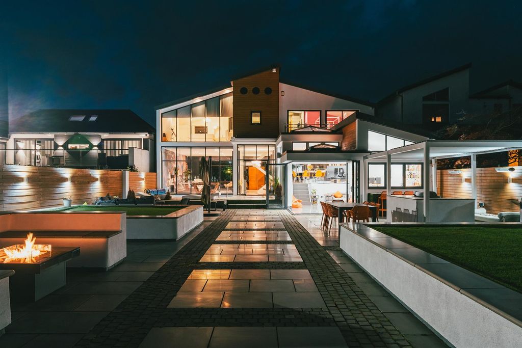 Property photo 2 of 49 Exterior And Gardens