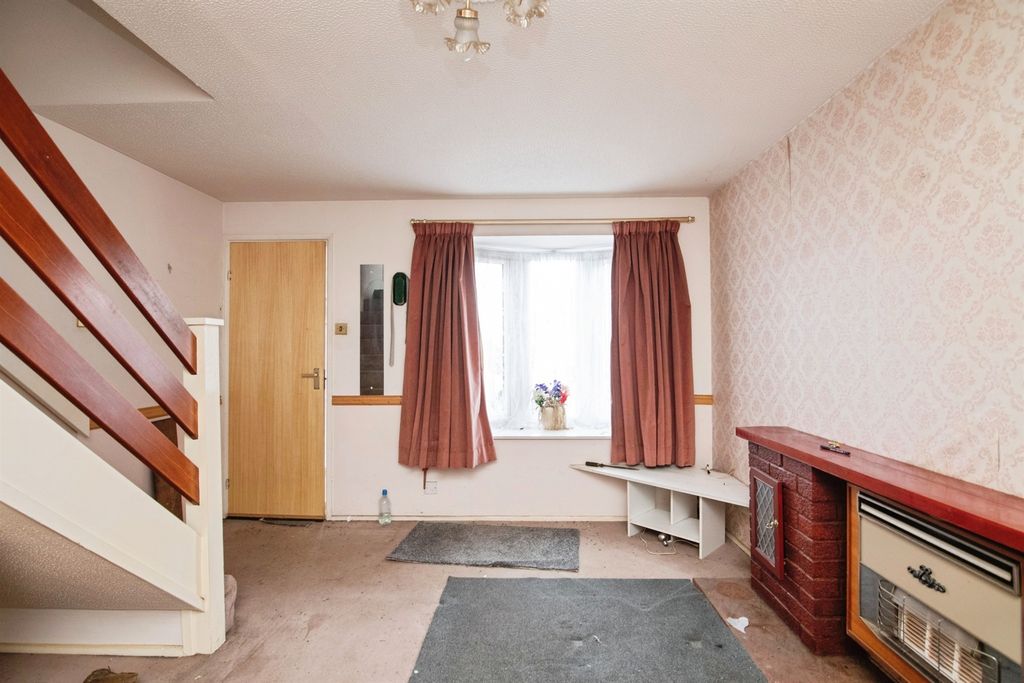 Property photo 2 of 20