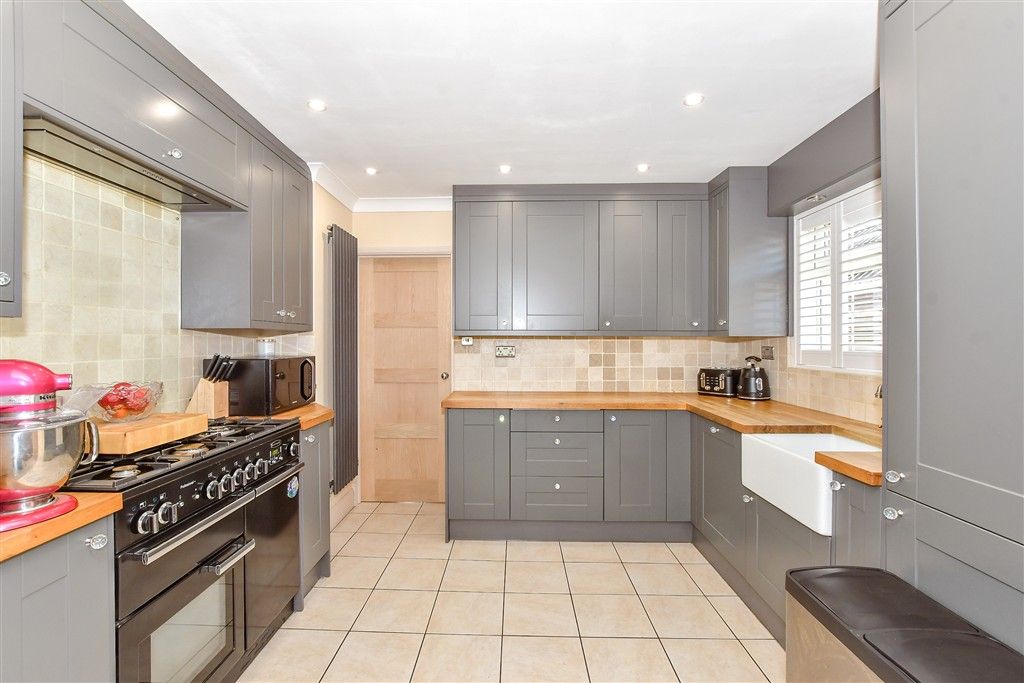 Property photo 1 of 17 Kitchen