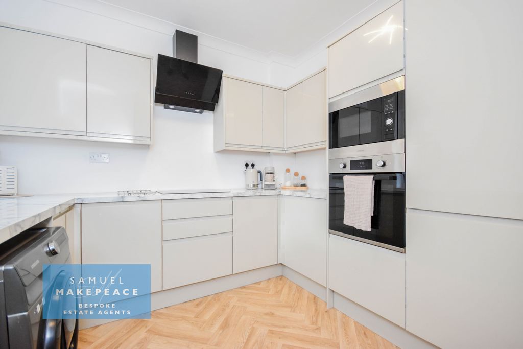 Property photo 2 of 19 Gallery