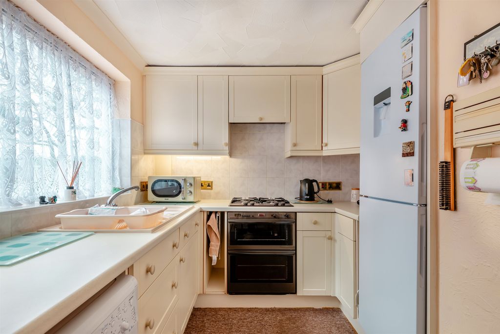 Property photo 2 of 21