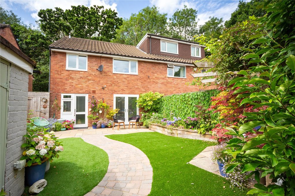 Property photo 1 of 38 Picture No. 10