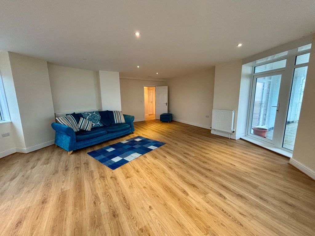 Property photo 3 of 10 Picture No. 14