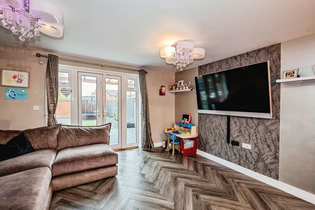 Property photo 3 of 15 39Mendipstreet-24