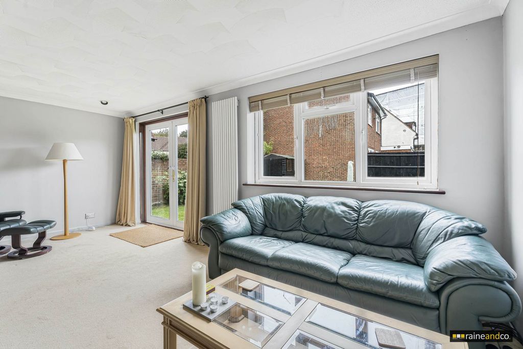 Property photo 3 of 25