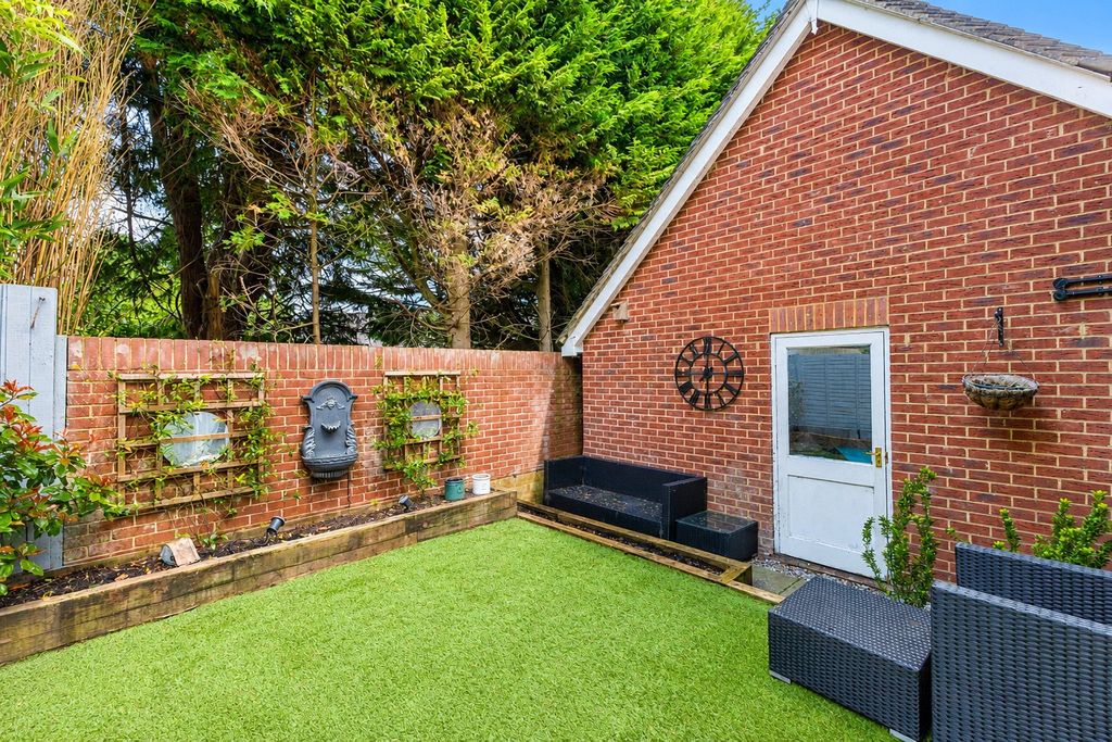 Property photo 2 of 16 Picture No. 23