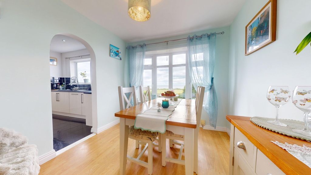 Property photo 3 of 33 4697165