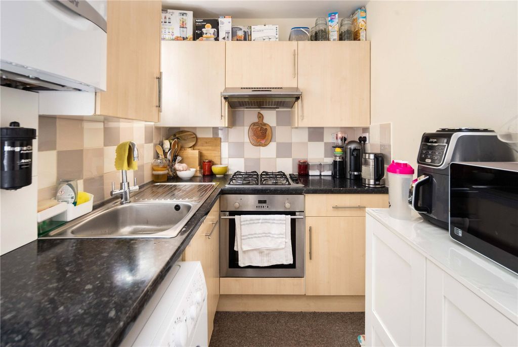 Property photo 2 of 10 Kitchen