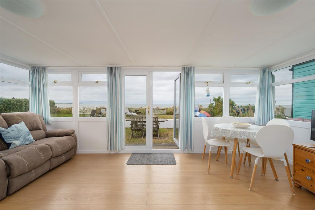 Property photo 2 of 16 Faversham Road, Seasalter, Whitstable