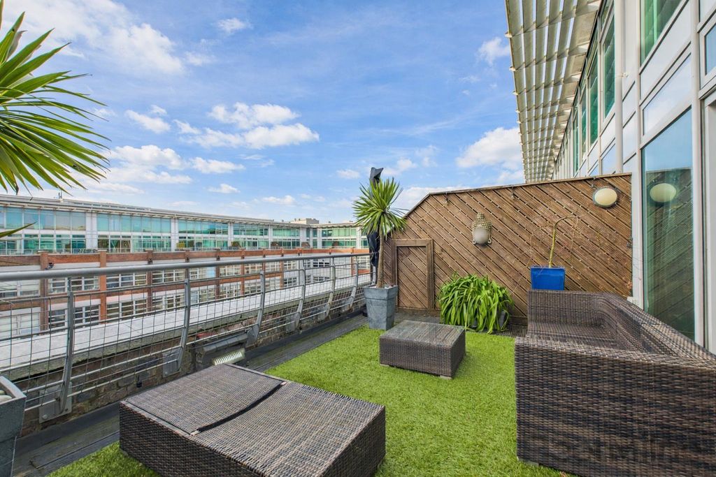 Property photo 3 of 30 Private Terrace