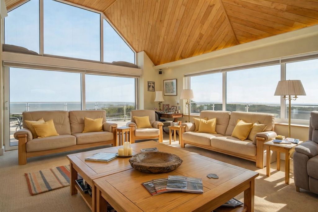 Property photo 2 of 68