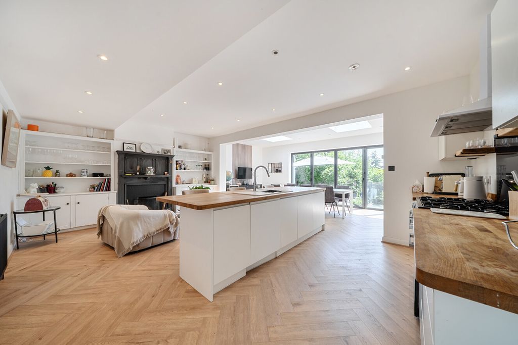 Property photo 1 of 16 1484833-15-6A3E97...