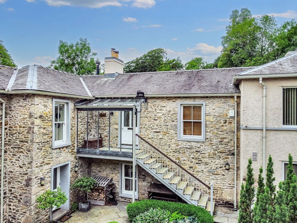 Property photo 2 of 31