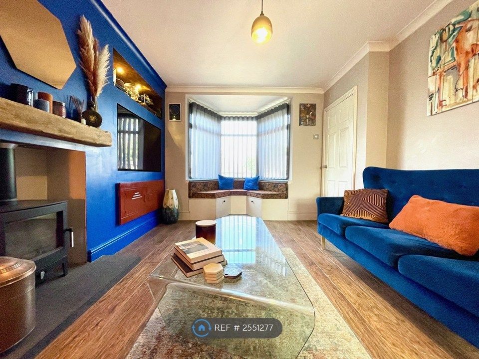 Property photo 3 of 35 Living Room