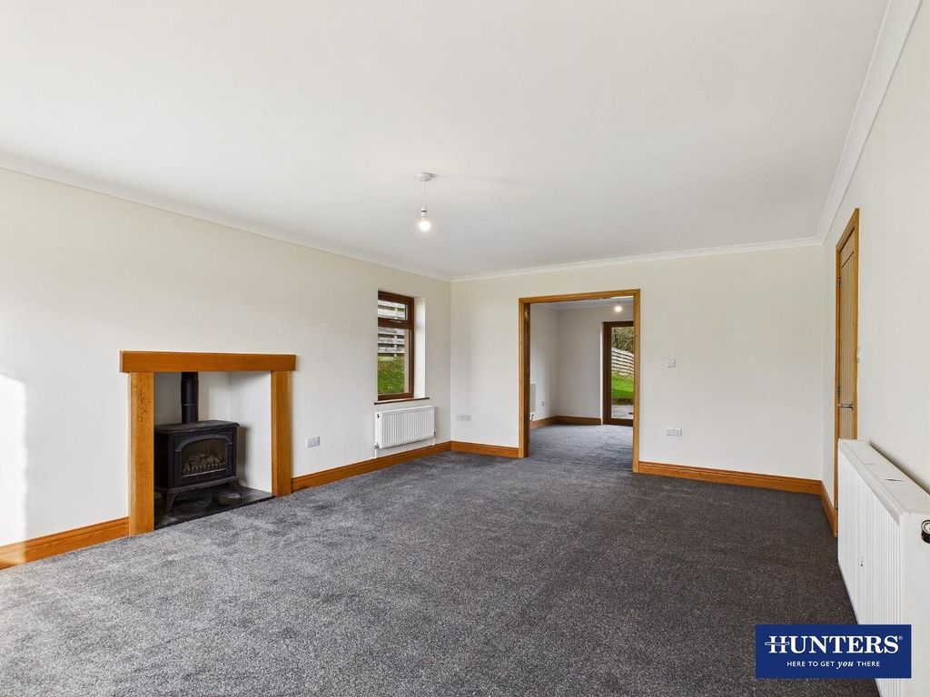 Property photo 3 of 28 Living Room