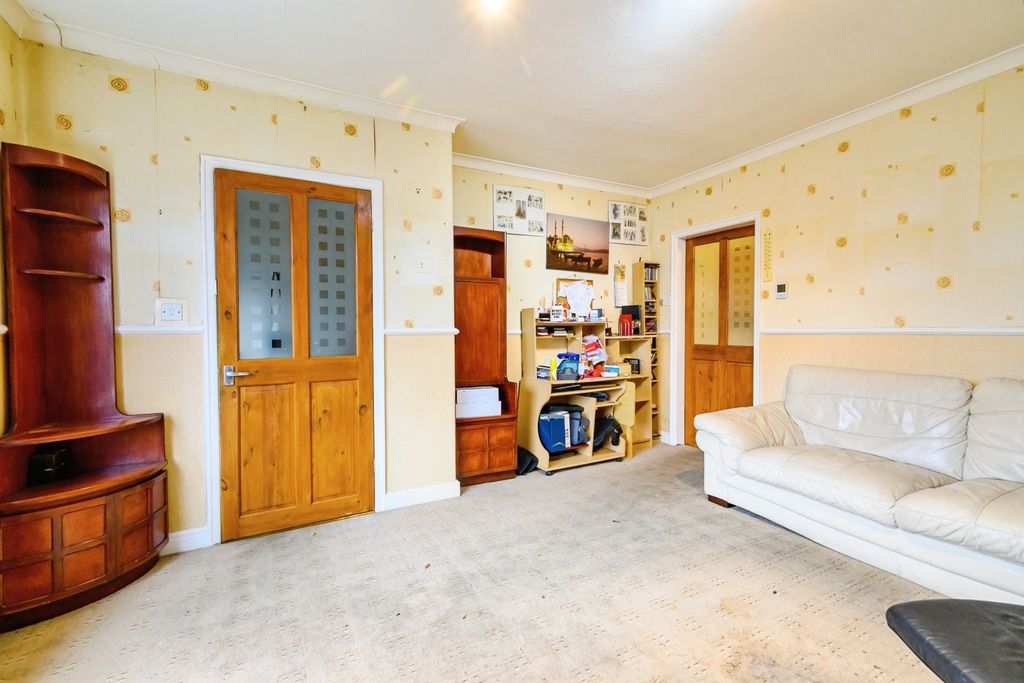 Property photo 3 of 19 Living Room