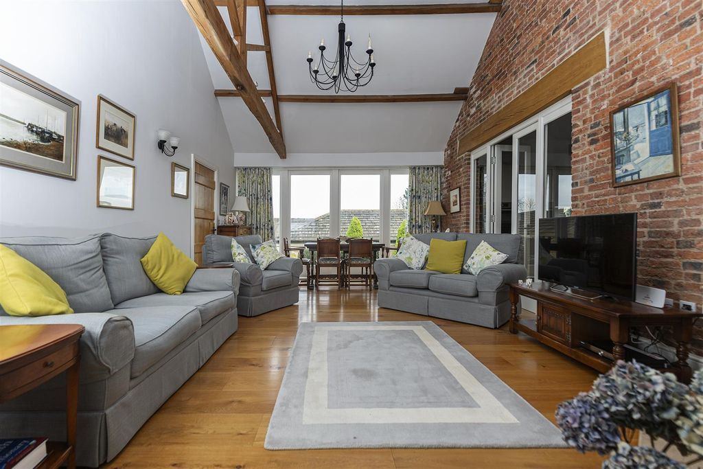 Property photo 2 of 24 16.Jpg
