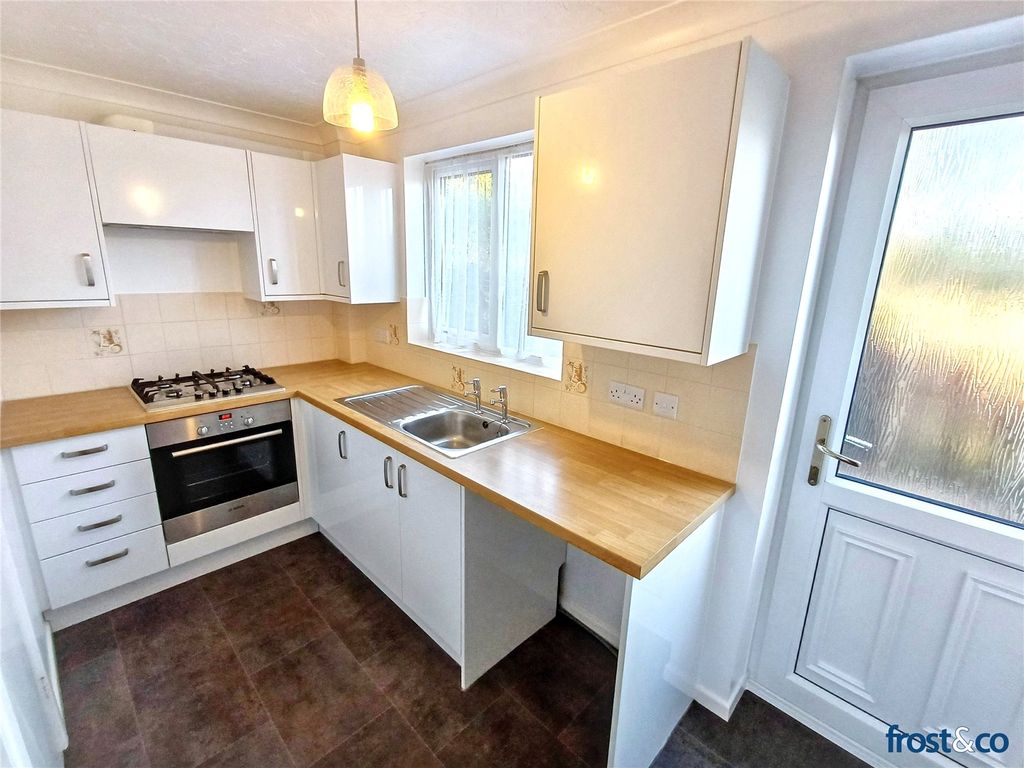 Property photo 3 of 9 Kitchen