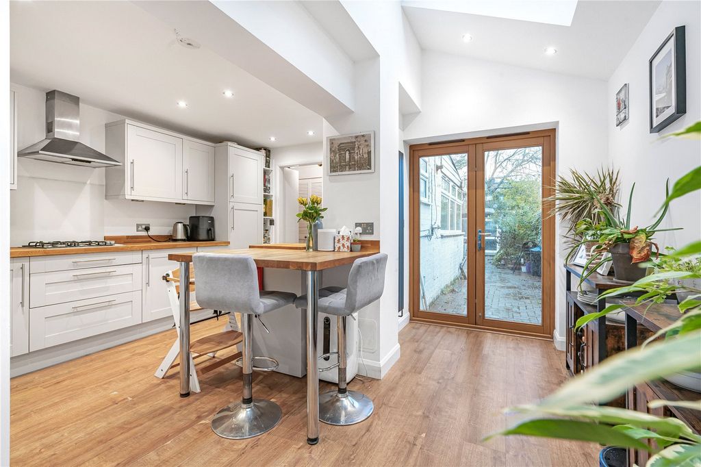 Property photo 2 of 26 Kitchen