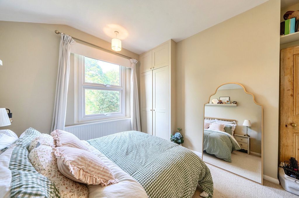 Property photo 1 of 11 Bedroom